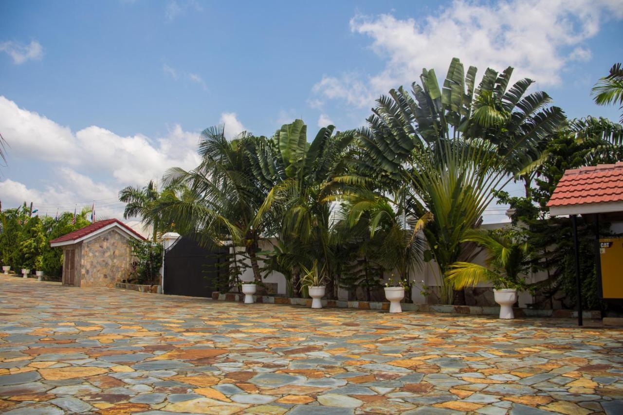 The Haven Boutique Hotel Кумаси Екстериор снимка