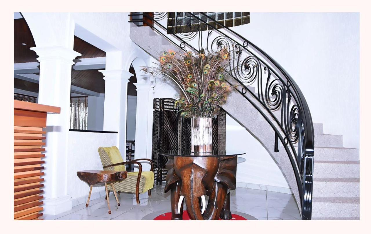 The Haven Boutique Hotel Кумаси Екстериор снимка