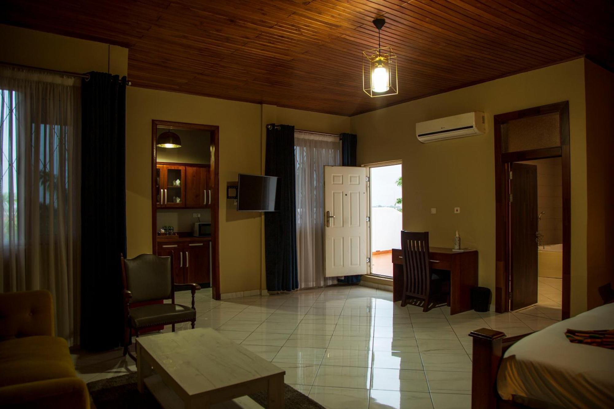 The Haven Boutique Hotel Кумаси Екстериор снимка