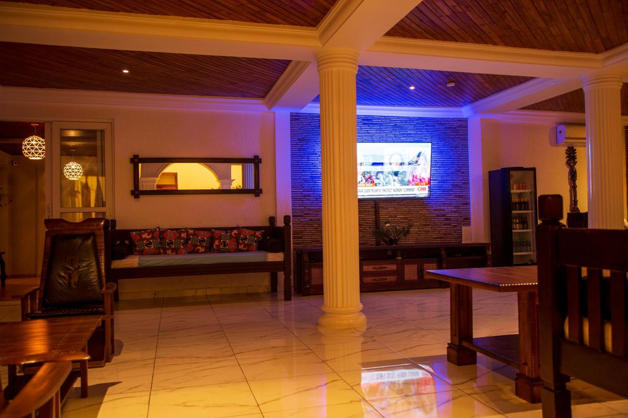 The Haven Boutique Hotel Кумаси Екстериор снимка